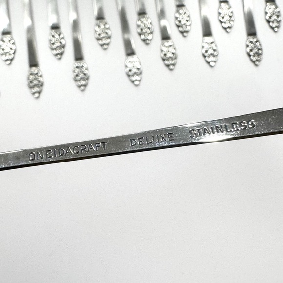 16 Oneida Oneidacraft Nordic Crown  Cocktail Seafood Forks Replacement Vintage - Picture 3 of 4